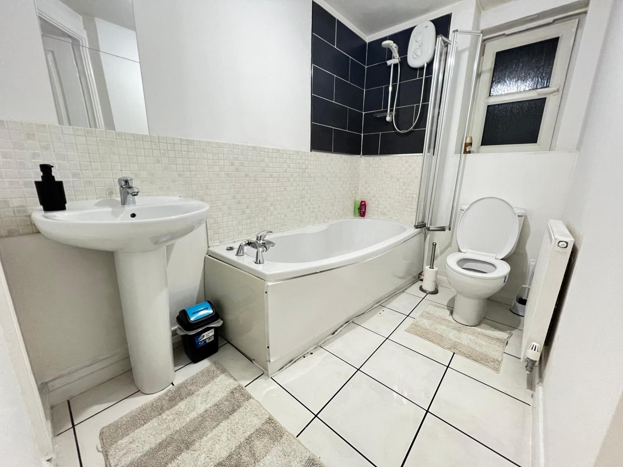 High End Luxury 2 Bed Apartment Birmingham Bagian luar foto